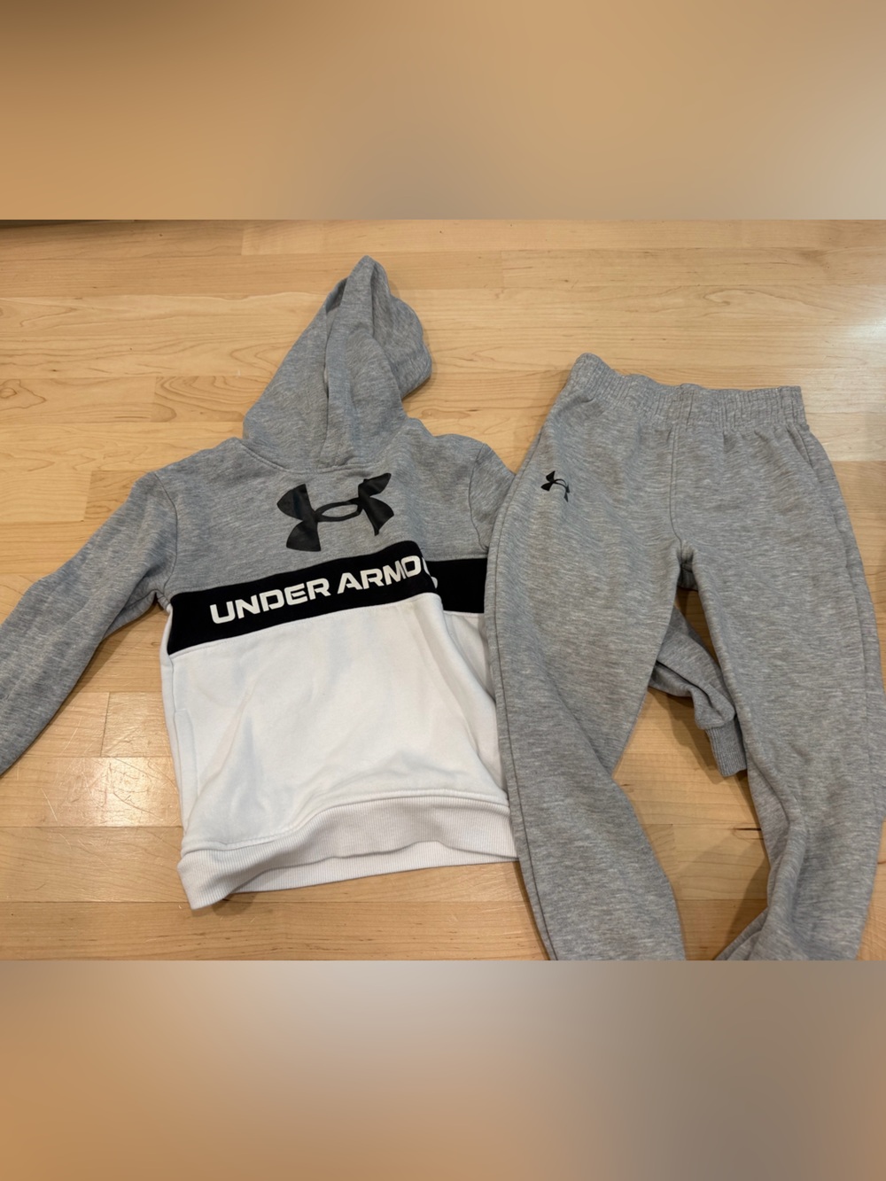Under Armour Kids Gray and White Sweatpants Joggers Set